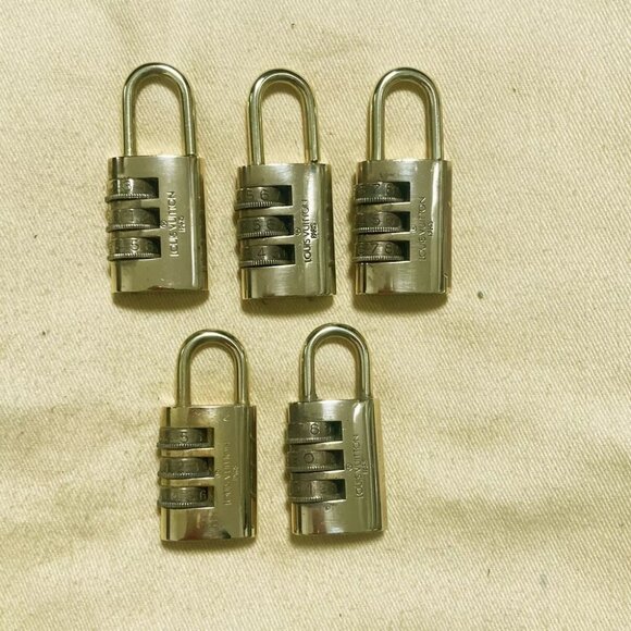 LOUIS VUITTON LV 5 SET DIALLOCK PADLOCK BAG CHARM CADENA GOLD-PLATED - Picture 2 of 4